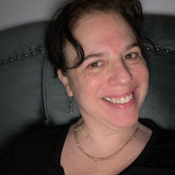 Meet your Posher, Julie - Picture 2 of 4